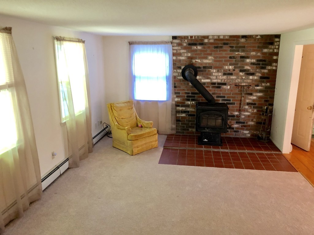 194 Amherst Road Pelham, MA 01002 - Photo 5 of 20