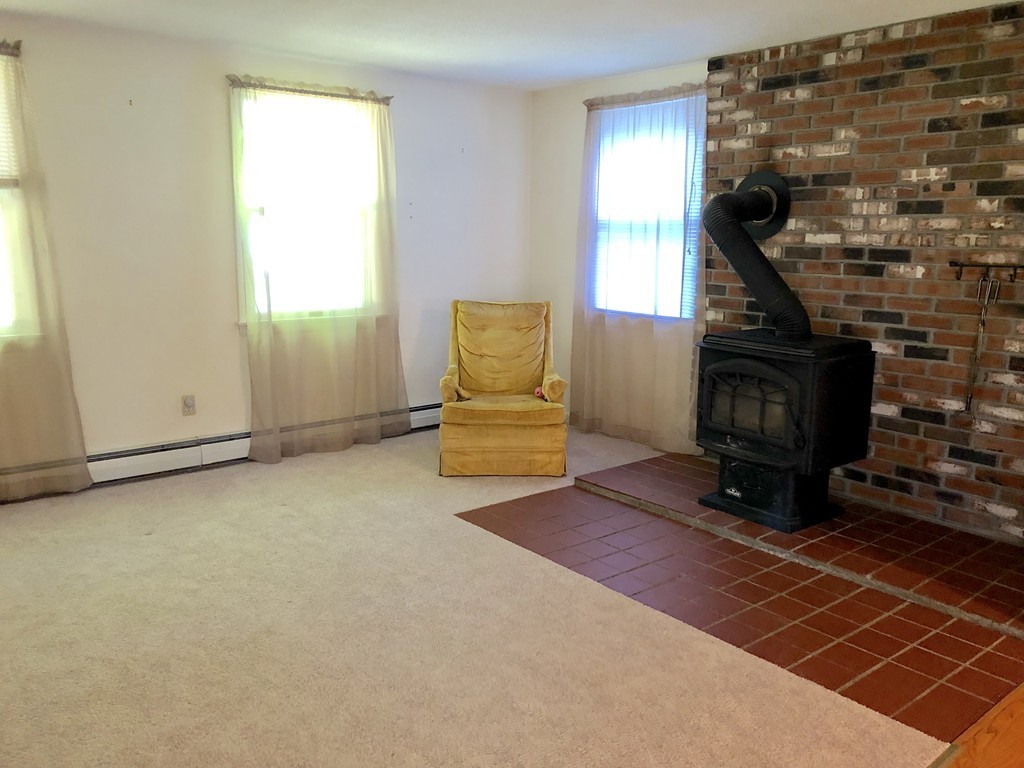 194 Amherst Road Pelham, MA 01002 - Photo 6 of 20