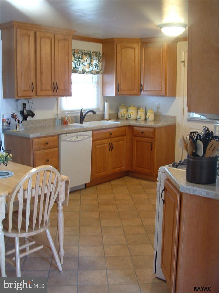 33 Butter Road Dover, PA 17315 - Photo 4 of 18 Gallery Image 4