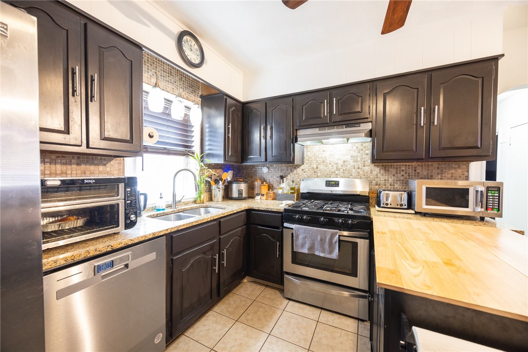 18 Ridgeway Avenue Providence, RI 02909 - Photo 14 of 39