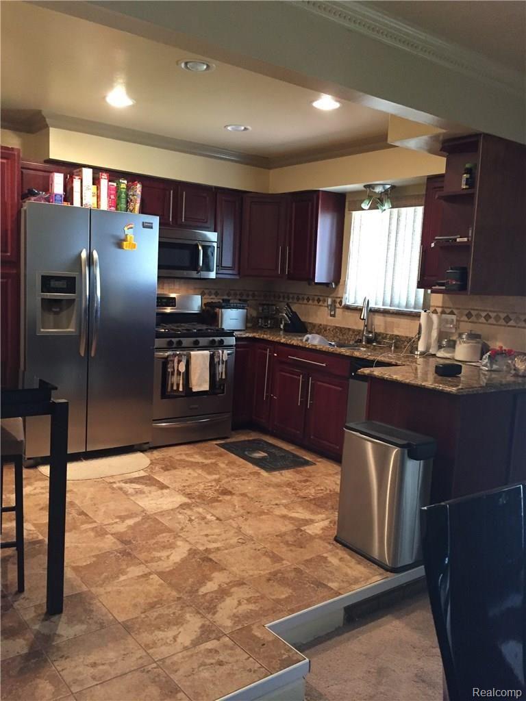 25014 Rubin Road Warren, MI 48089 - Photo 8 of 19 kitchen.JPG