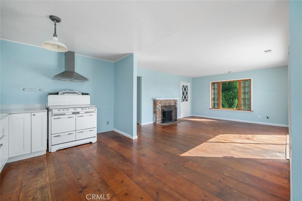 379 Harvey Street Cambria, CA 93428 - Photo 18 of 52 a view of empty room with wooden floor and fan