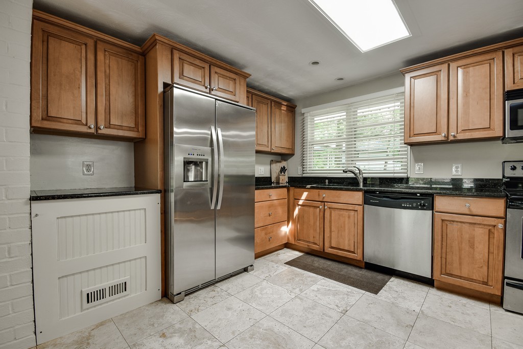 35 Springhill Road Framingham, MA 01701 - Photo 6 of 30 Gallery Image 6