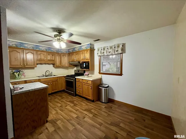 $137,000 | 1223 Arcadia Drive, Galesburg, IL 61401