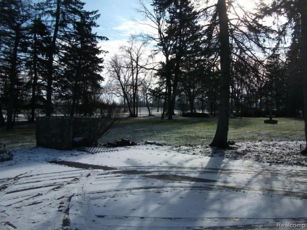 1085 Fox Chase Road Bloomfield Hills, MI 48301 - Photo 22 of 27 Yard & Golf Course View