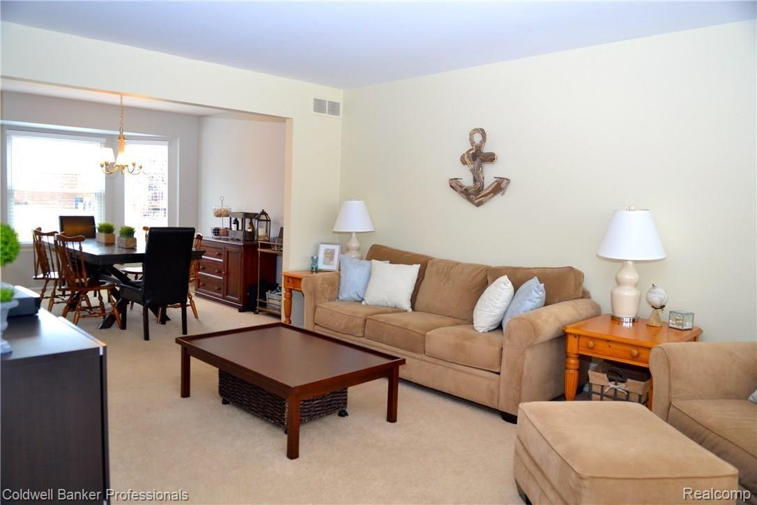 2156 Elkhorn Drive Rochester, MI 48307 - Photo 4 of 25 DSC_3749.JPG