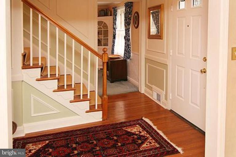 719 Howard Road Pikesville, MD 21208 - Photo 18 of 21 Entrance / Foyer
