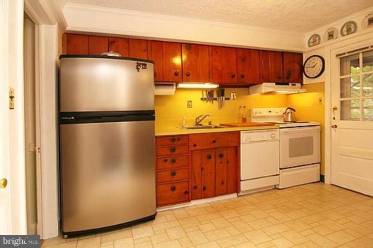 719 Howard Road Pikesville, MD 21208 - Photo 5 of 21 Kitchen
