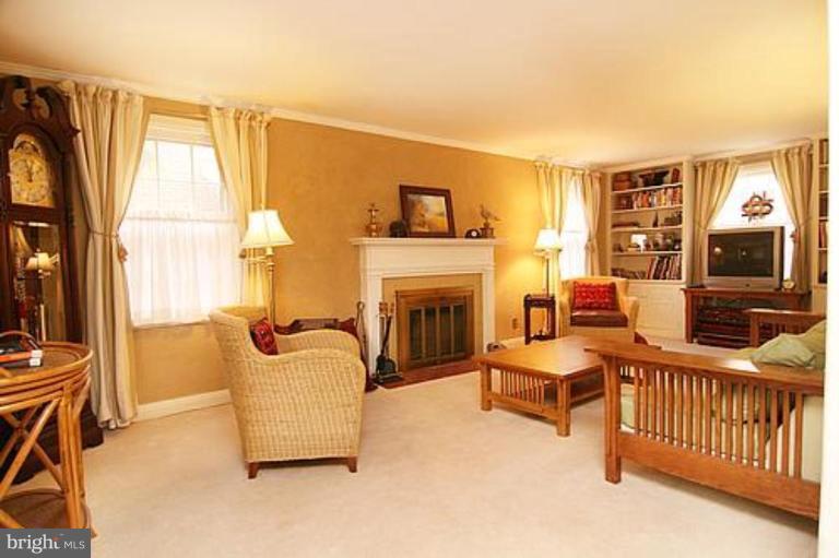 719 Howard Road Pikesville, MD 21208 - Photo 10 of 21 Living Room #2