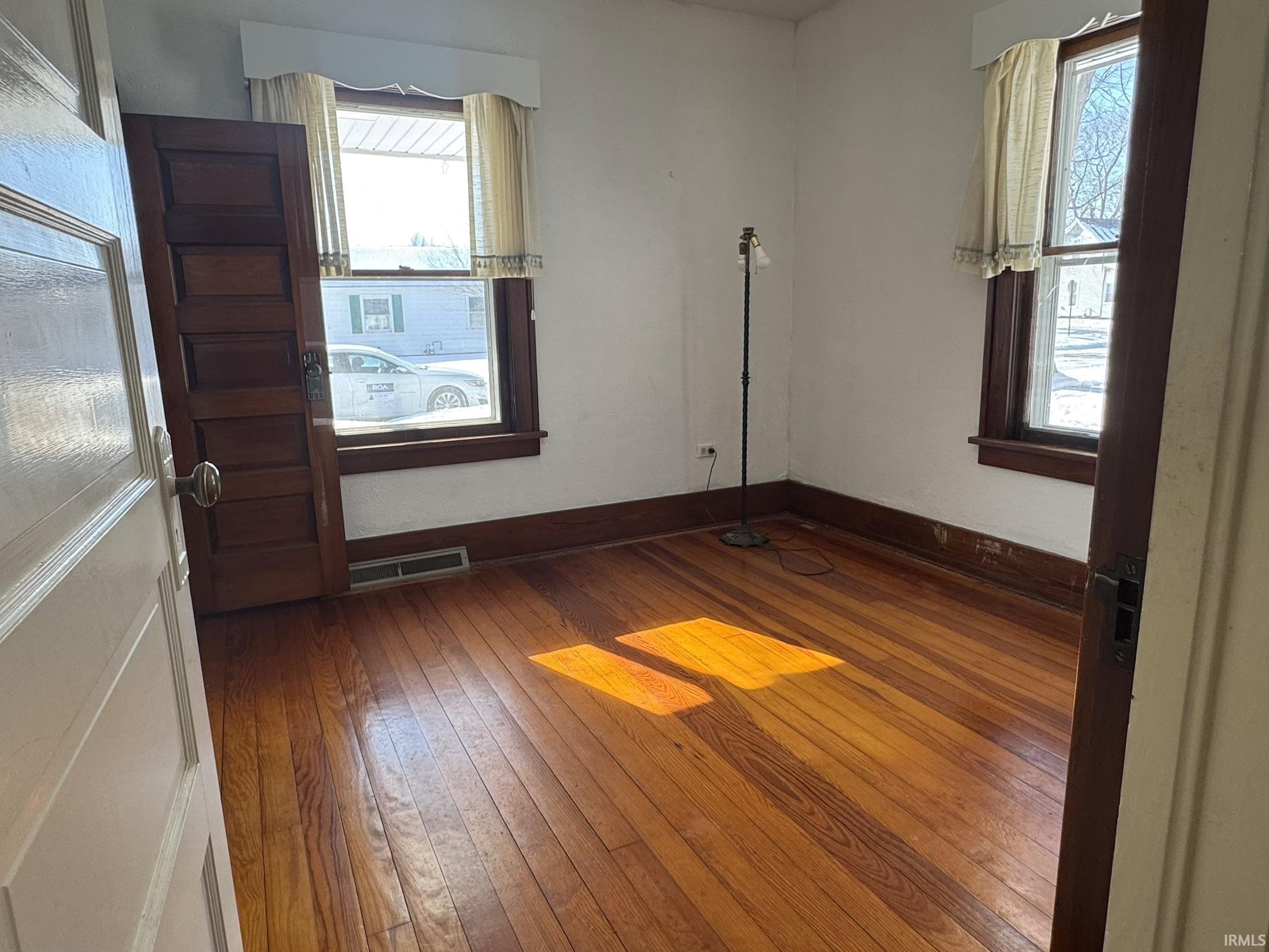 1105 West Wilkinson Street Goshen, IN 46528 - Photo 12 of 16