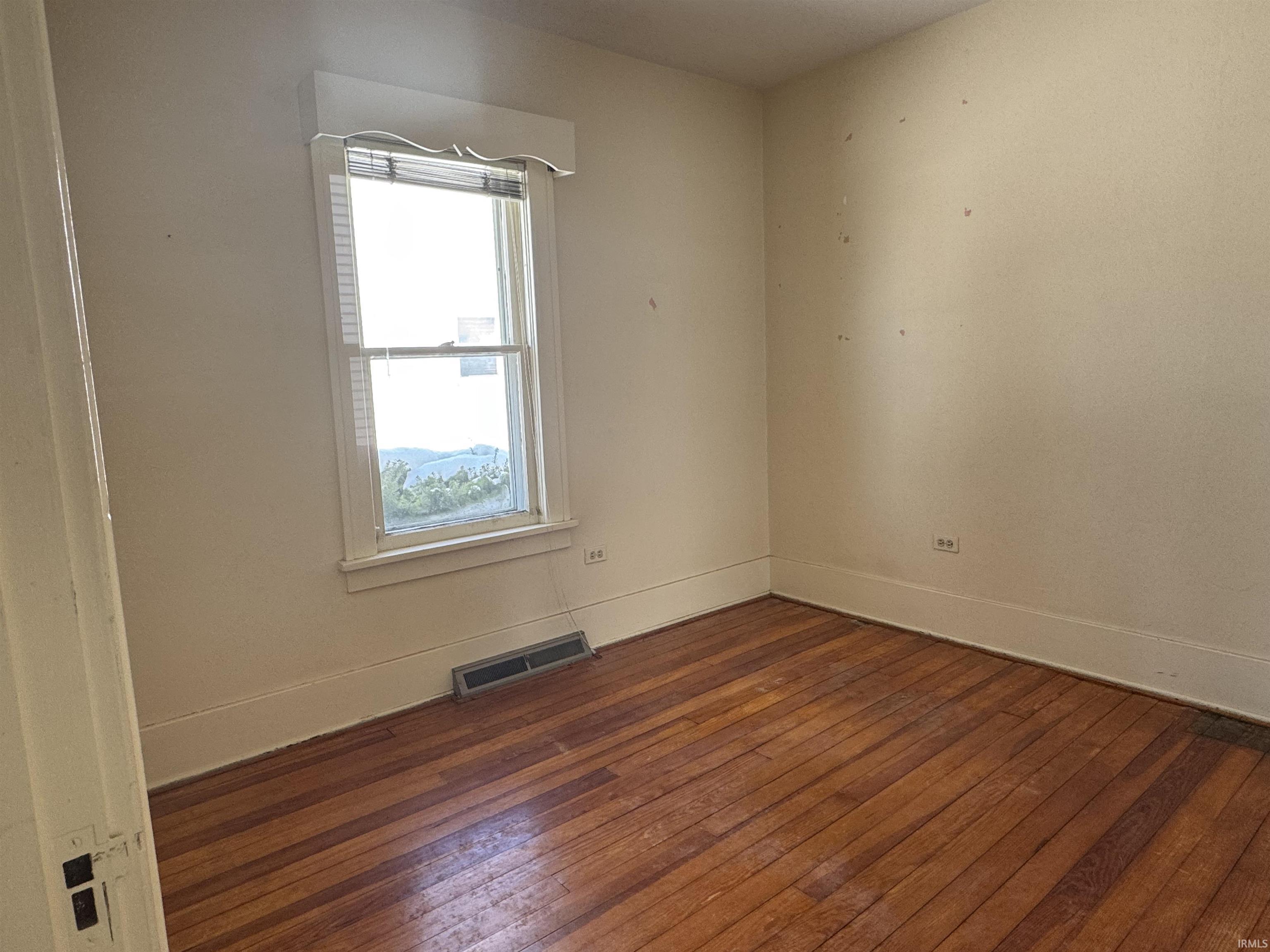 1105 West Wilkinson Street Goshen, IN 46528 - Photo 10 of 16