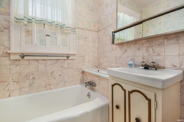 $182,500 | 1105 West Wilkinson Street, Goshen, IN 46528