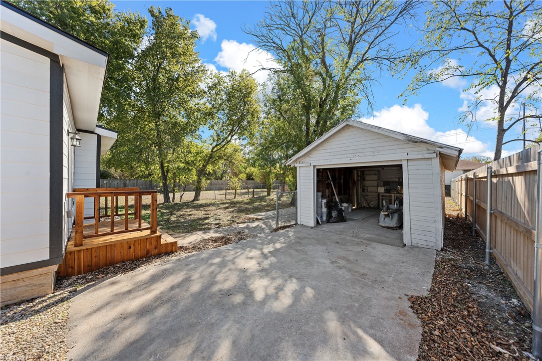 3412 North 24th Street Waco, TX 76708 - Photo 2 of 15