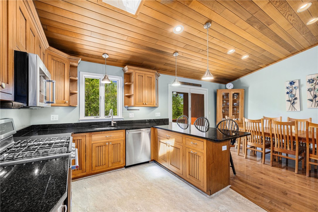 11 Cove Road Narragansett, RI 02882 - Photo 15 of 50
