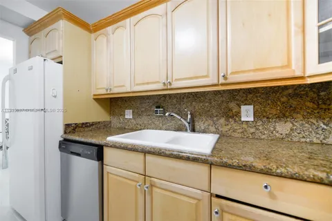 $479,000 | 1950 South Ocean Drive, Unit 17N, Hallandale Beach, FL 33009