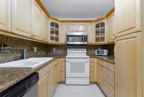 $450,000 | 1950 South Ocean Drive, Unit 17N, Hallandale Beach, FL 33009