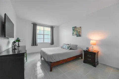 $479,000 | 1950 South Ocean Drive, Unit 17N, Hallandale Beach, FL 33009