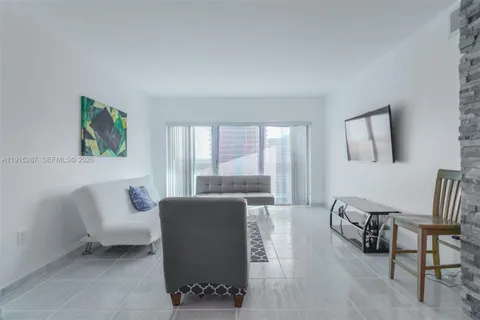 $450,000 | 1950 South Ocean Drive, Unit 17N, Hallandale Beach, FL 33009