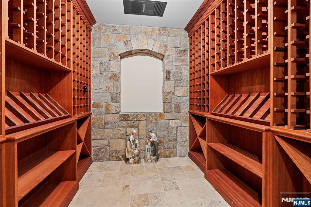 1 Sandstone Ridge Upper Saddle River, NJ 07458 - Photo 34 of 48
