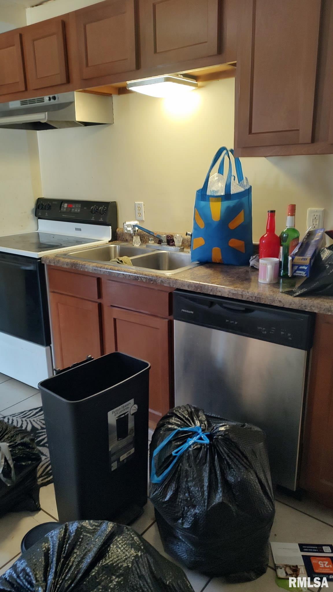 208 Cedar Street Morrison, IL 61270 - Photo 5 of 20