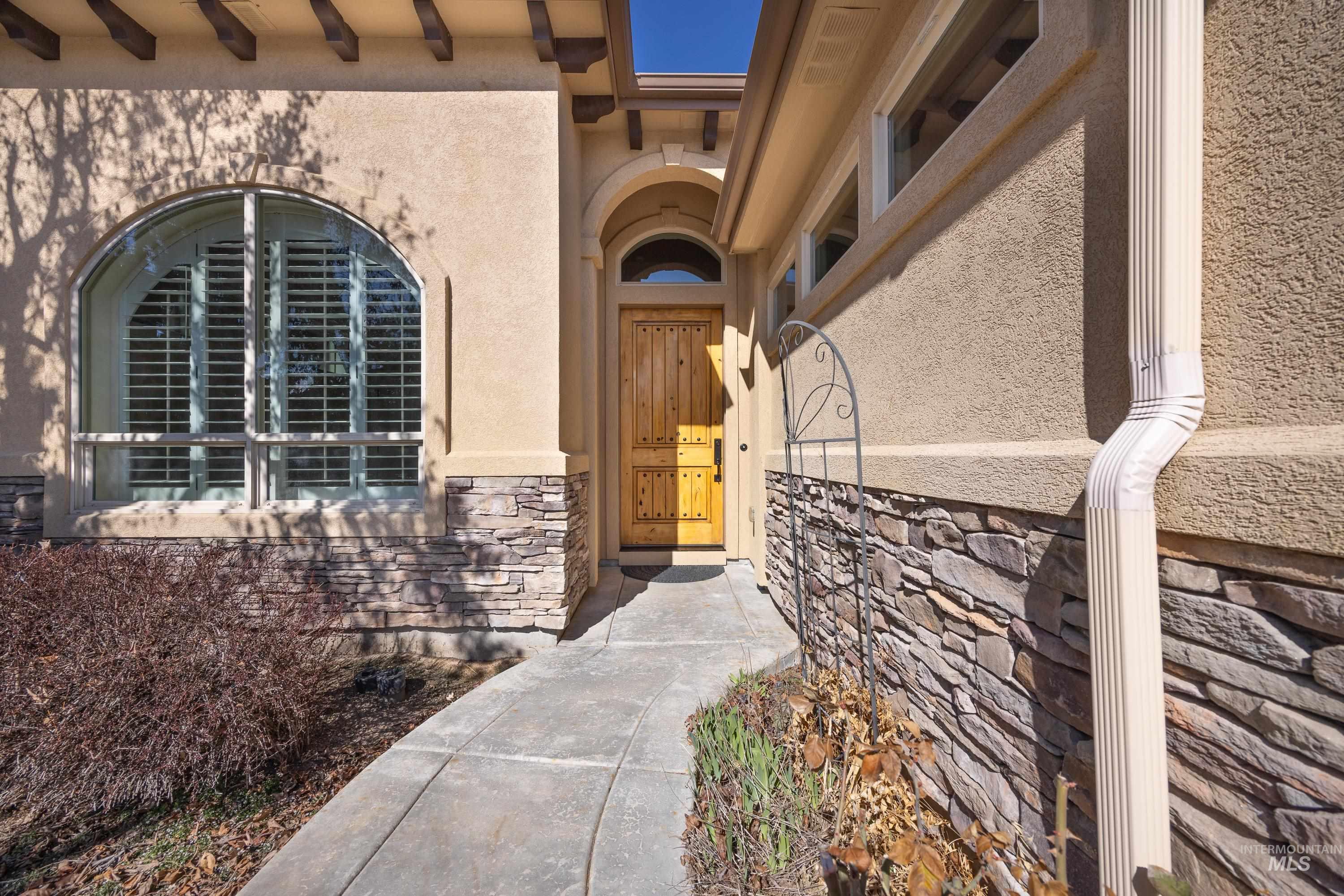 1664 West Par Court Eagle, ID 83616 - Photo 2 of 34