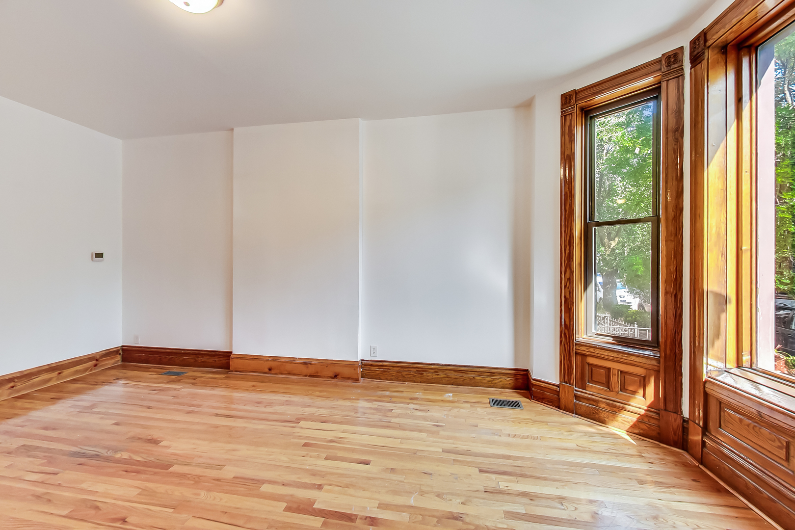 1138 West Addison Street, Unit 1 Chicago, IL 60613 - Photo 2 of 27