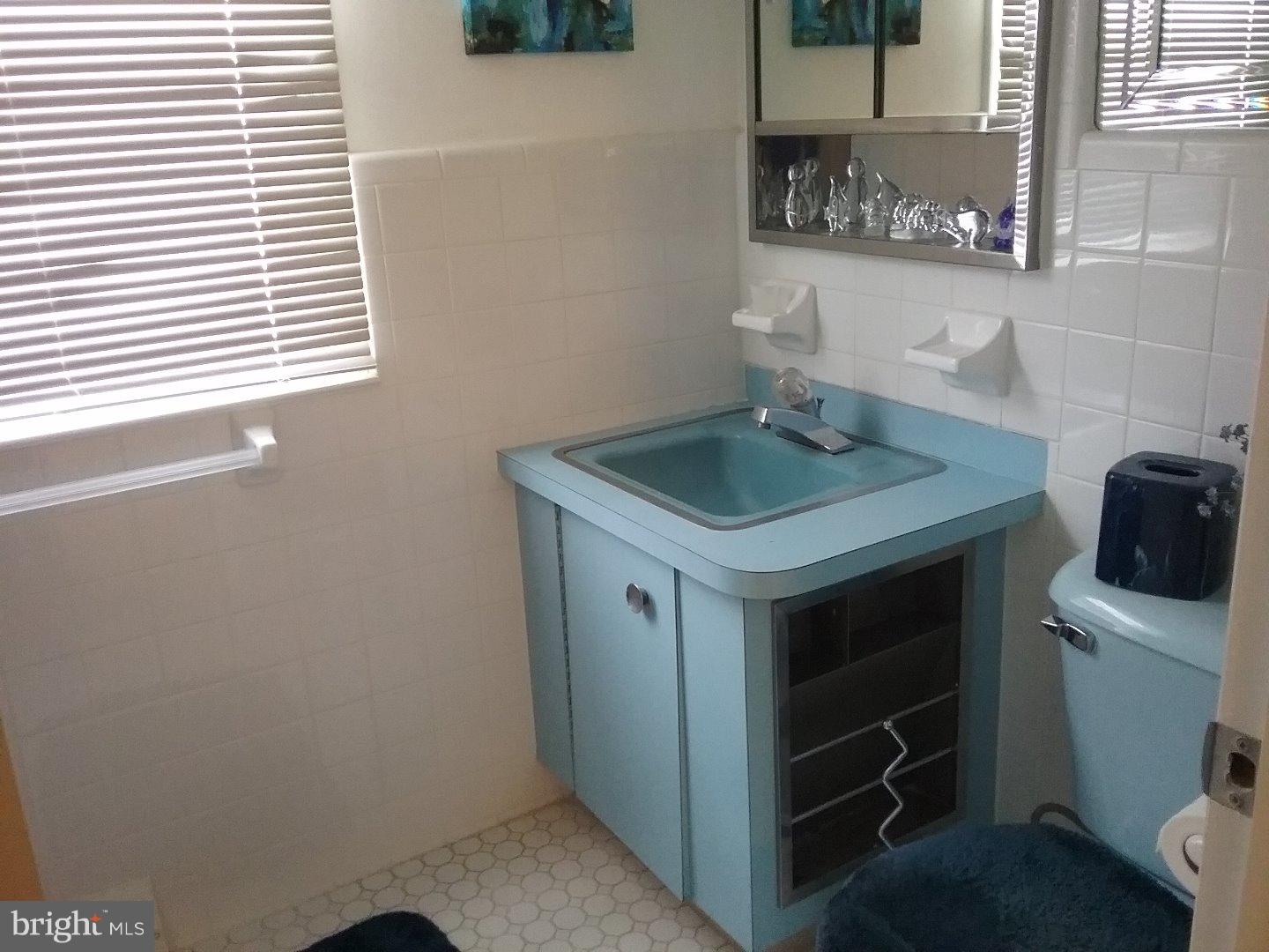 1103 Morefield Road Philadelphia, PA 19115 - Photo 17 of 21 Bathroom