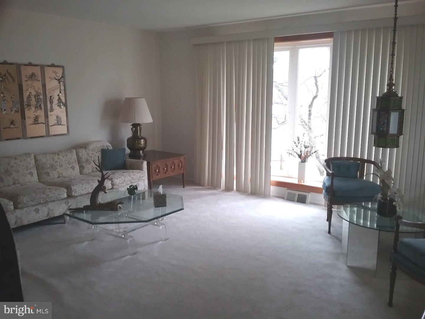 1103 Morefield Road Philadelphia, PA 19115 - Photo 4 of 21 Living Room