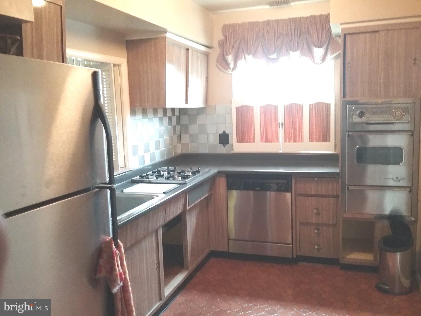 1103 Morefield Road Philadelphia, PA 19115 - Photo 8 of 21 Kitchen
