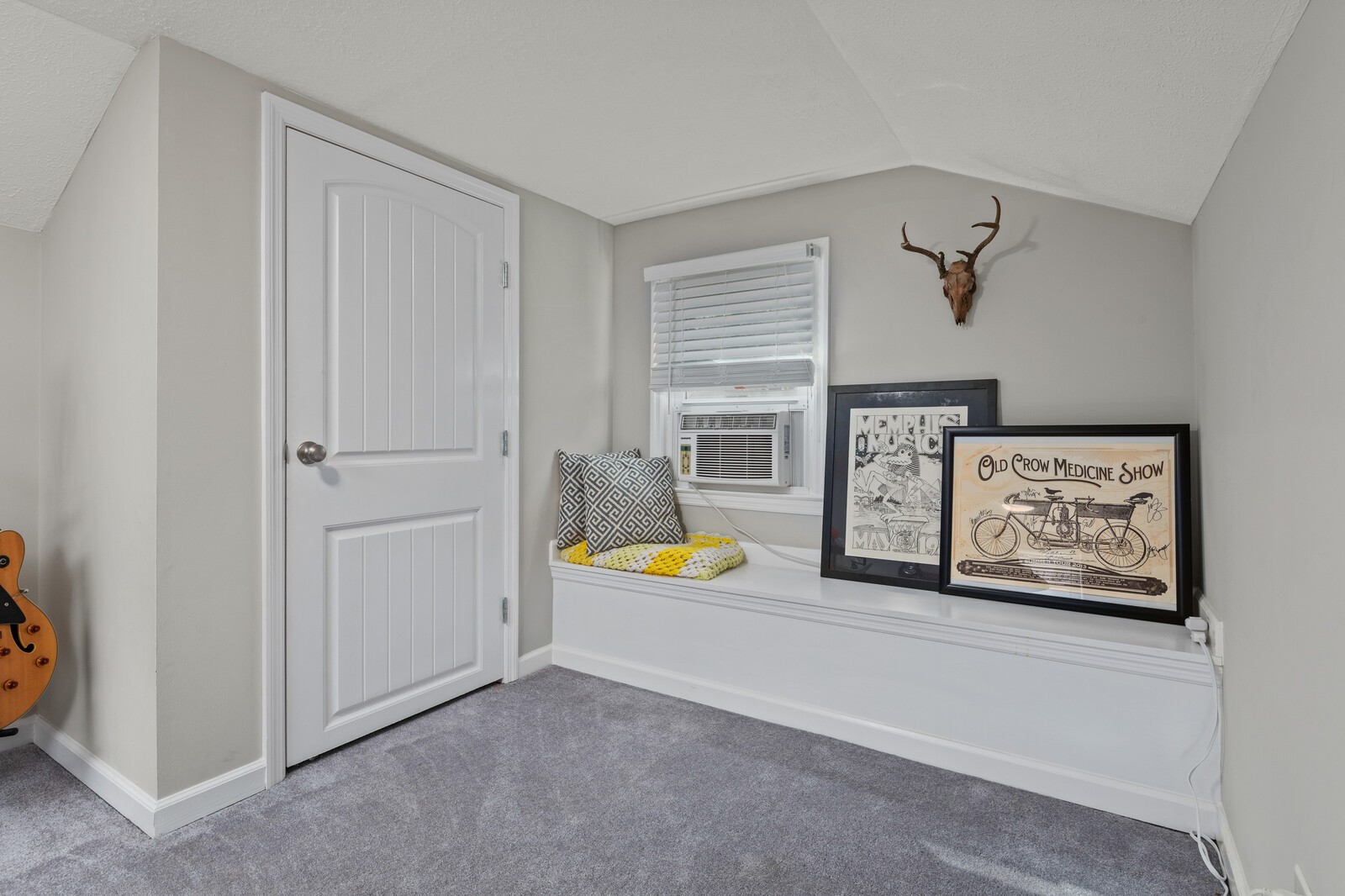 2531 Pleasant View Road Pleasant View, TN 37146 - Photo 23 of 35 an entryway with a bed and a window