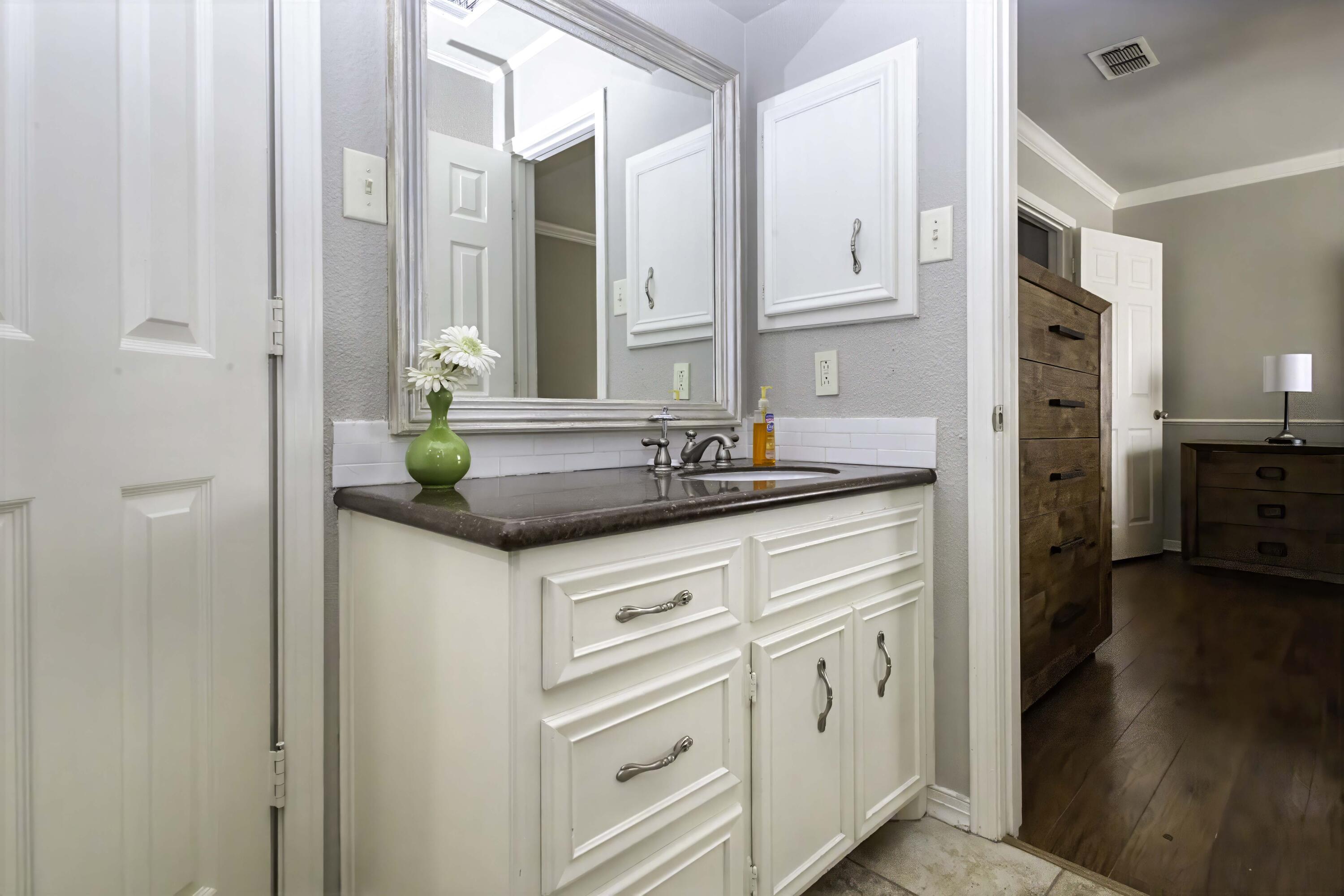 5101 2nd Street Lubbock, TX 79416 - Photo 25 of 41 Full Bathroom