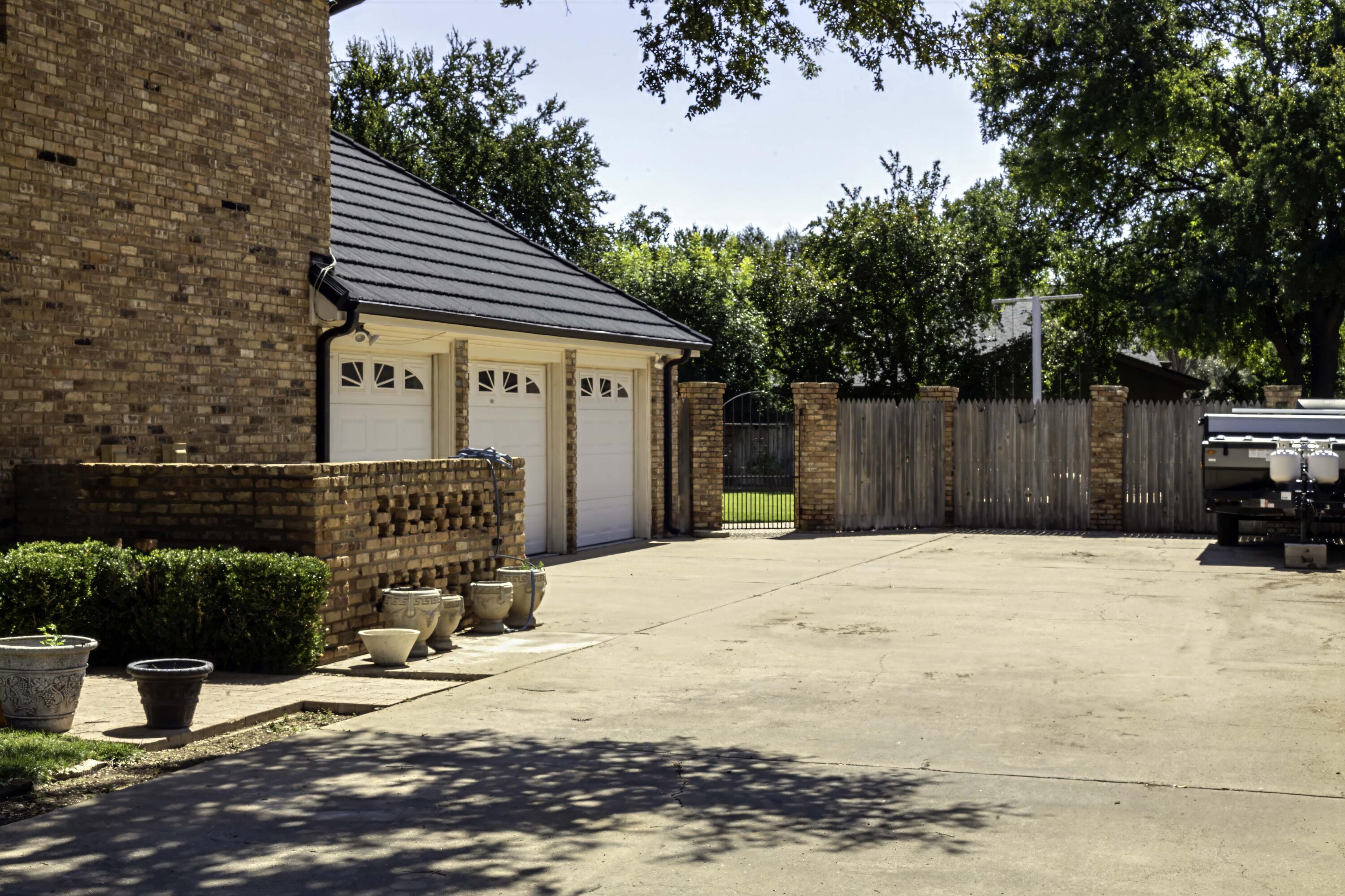 5101 2nd Street Lubbock, TX 79416 - Photo 39 of 41 3 Car Garage
