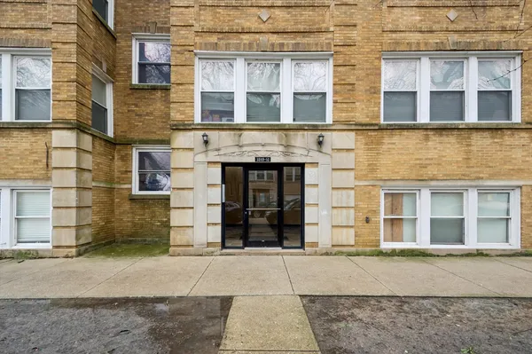 $225,000 | 3849 West Ainslie Street, Unit 1, Chicago, IL 60625