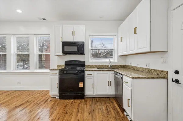 $225,000 | 3849 West Ainslie Street, Unit 1, Chicago, IL 60625