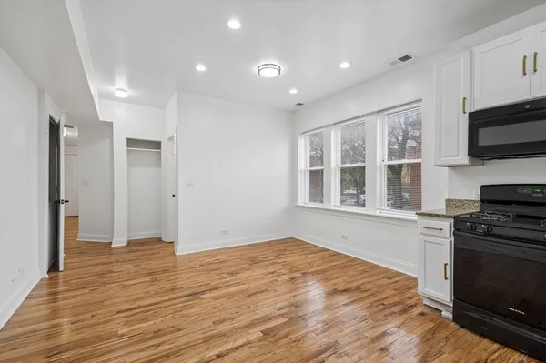 $225,000 | 3849 West Ainslie Street, Unit 1, Chicago, IL 60625