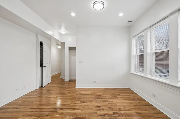 $225,000 | 3849 West Ainslie Street, Unit 1, Chicago, IL 60625