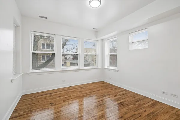 $225,000 | 3849 West Ainslie Street, Unit 1, Chicago, IL 60625