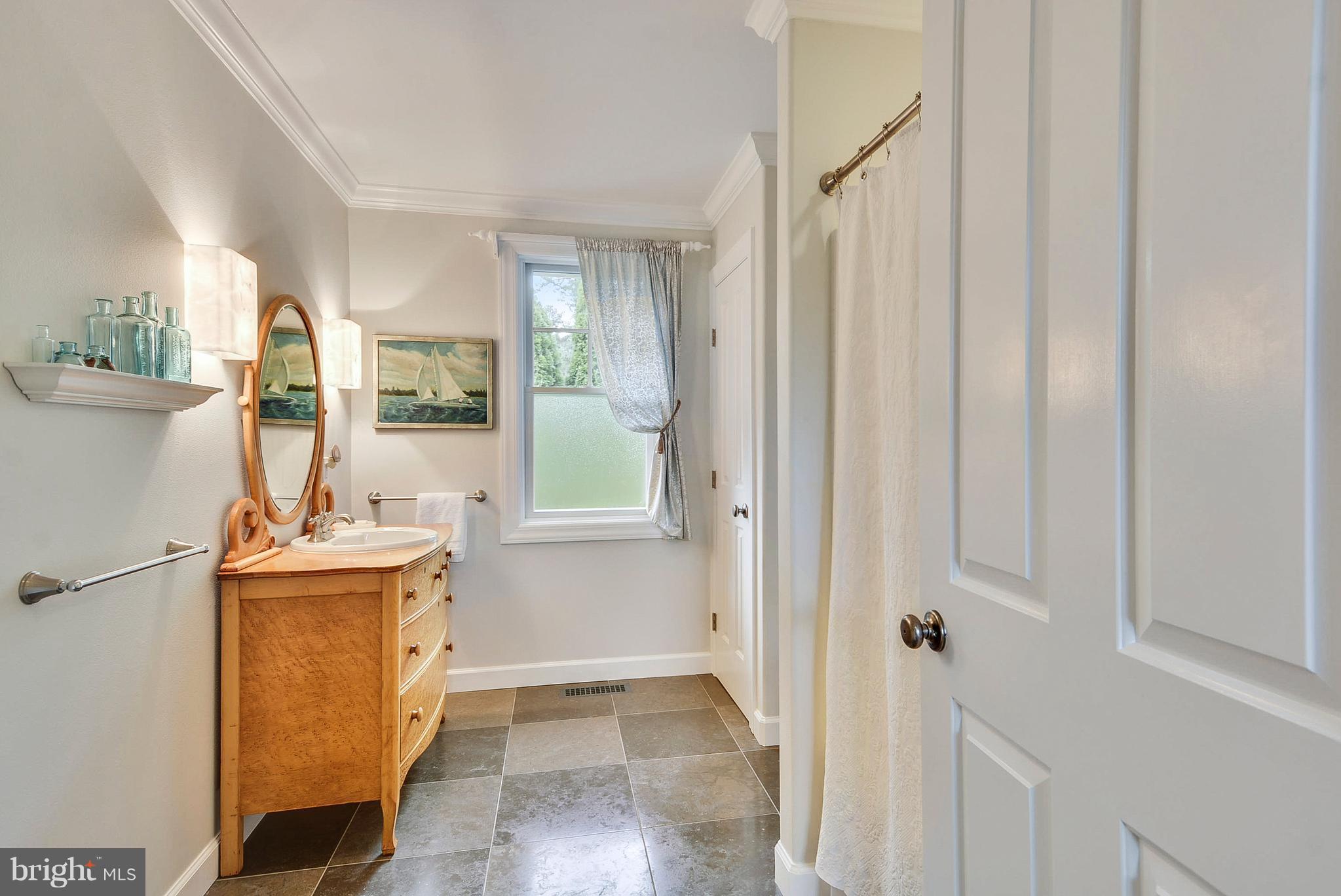 25946 River Road Newcomb, MD 21653 - Photo 23 of 30 Hall Bath with tub/shower combination