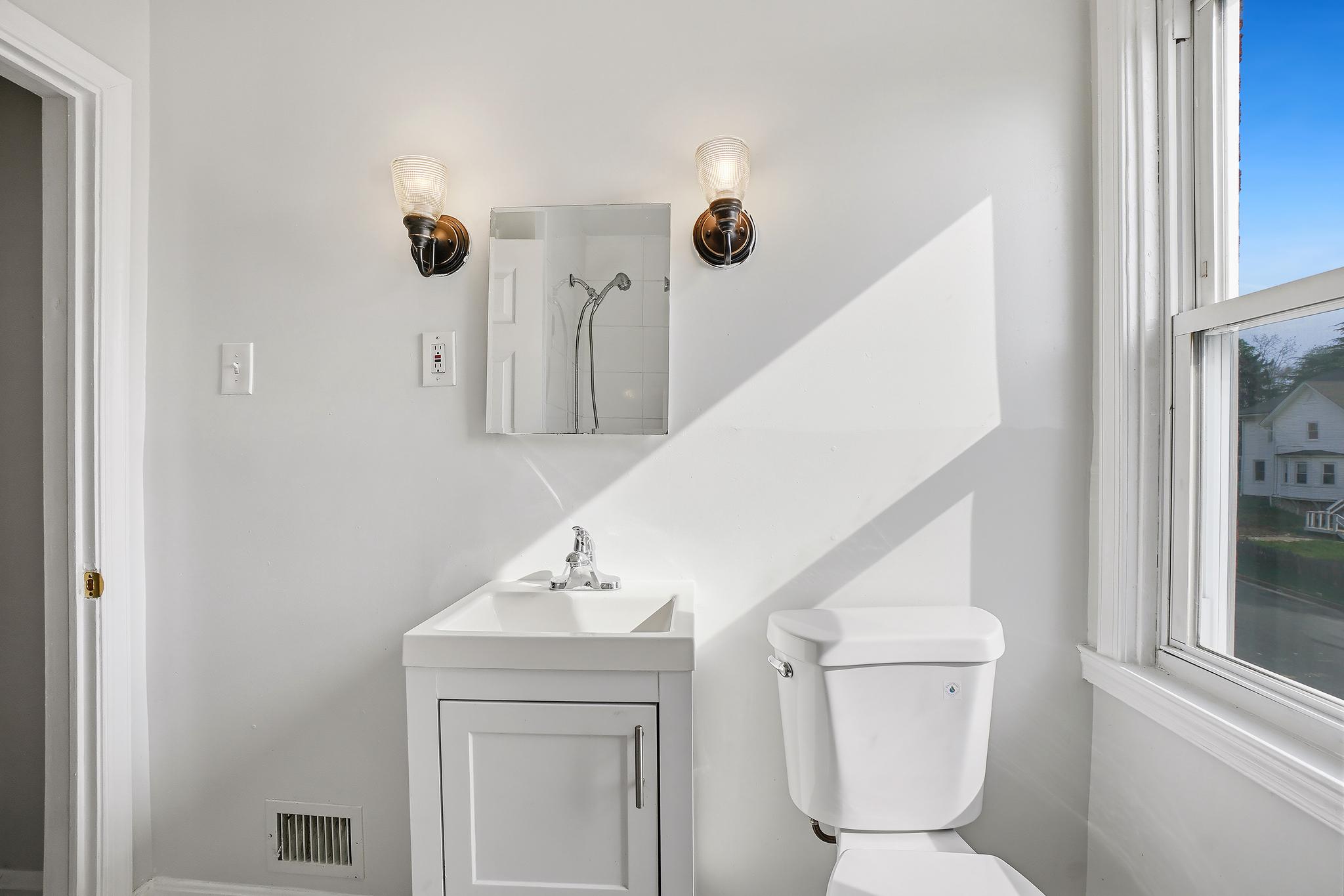 162 Cherrydell Road Baltimore, MD 21228 - Photo 23 of 31 Bathroom # 1
