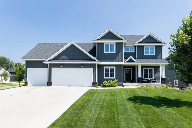 $999,900 | 1130 Griffin Avenue, Mahtomedi, MN 55115