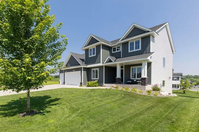 $999,900 | 1130 Griffin Avenue, Mahtomedi, MN 55115