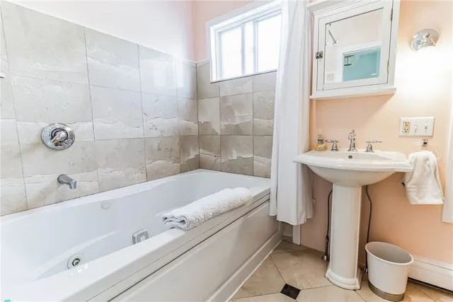 $4,000 | 110 Orchard Avenue, Middletown, RI 02842