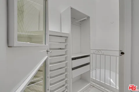 $9,500 | 132 South Maple Drive, Unit 201, Beverly Hills, CA 90212