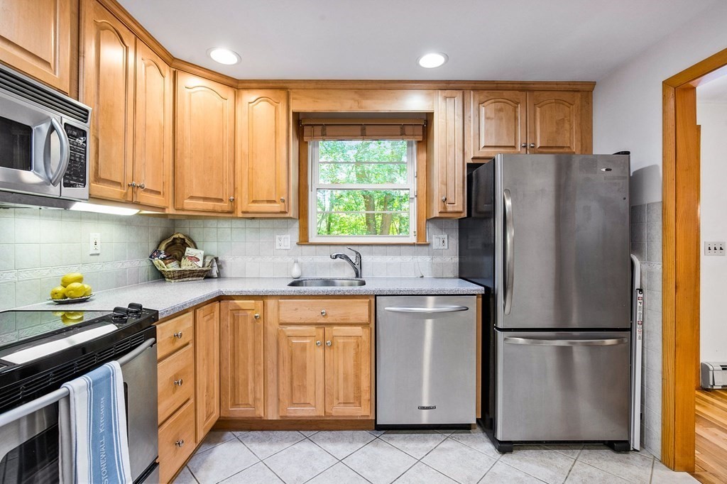 109 Spallus Road Stoughton, MA 02072 - Photo 9 of 41