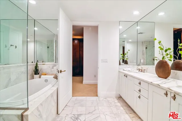 $1,399,000 | 261 South Reeves Drive, Unit 304, Beverly Hills, CA 90212