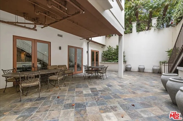 $1,399,000 | 261 South Reeves Drive, Unit 304, Beverly Hills, CA 90212