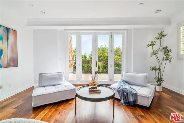 $1,399,000 | 261 South Reeves Drive, Unit 304, Beverly Hills, CA 90212