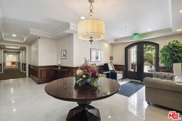 $1,399,000 | 261 South Reeves Drive, Unit 304, Beverly Hills, CA 90212