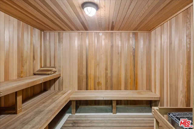 $1,399,000 | 261 South Reeves Drive, Unit 304, Beverly Hills, CA 90212