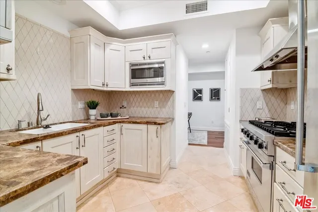 $1,399,000 | 261 South Reeves Drive, Unit 304, Beverly Hills, CA 90212